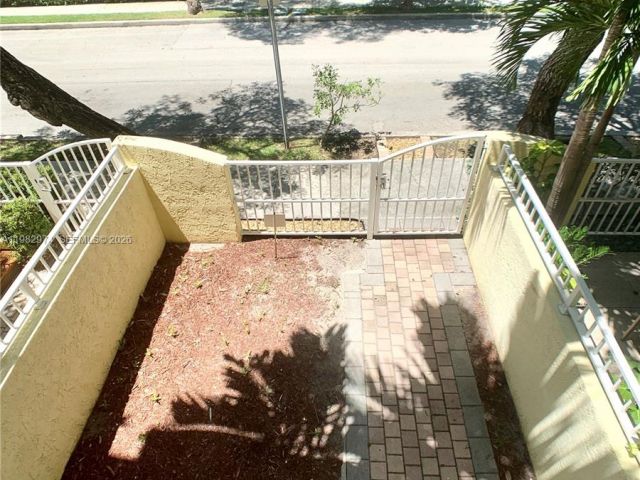 Home for rent at 1853 Jefferson Ave 5 - photo 7525463