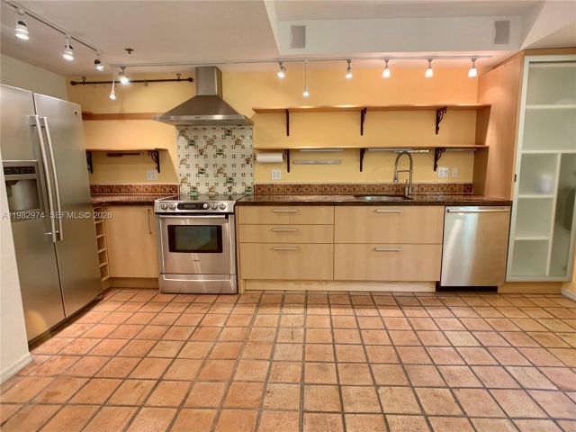 Home for rent at 1853 Jefferson Ave 5 - photo 7525469