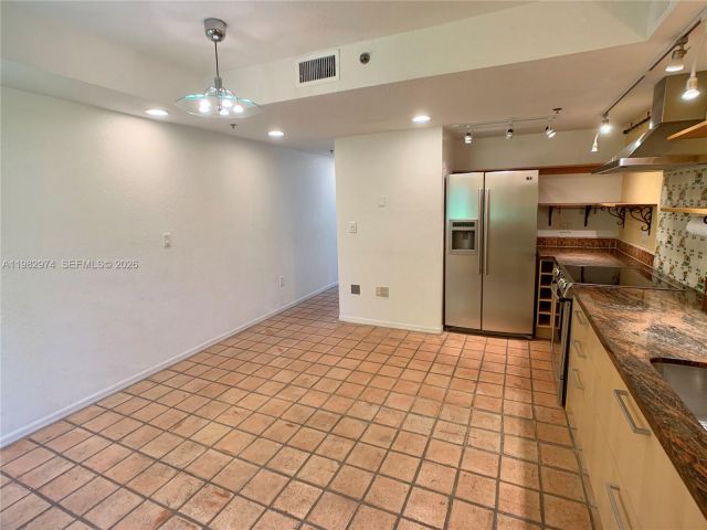 Home for rent at 1853 Jefferson Ave 5 - photo 7525471