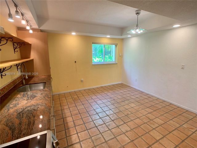 Home for rent at 1853 Jefferson Ave 5 - photo 7525472