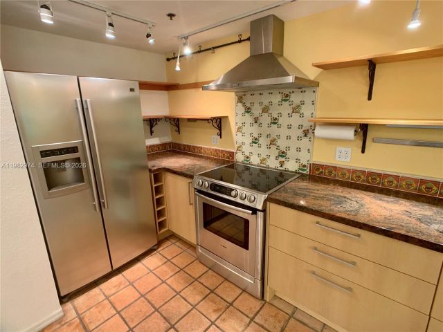 Home for rent at 1853 Jefferson Ave 5 - photo 7525473