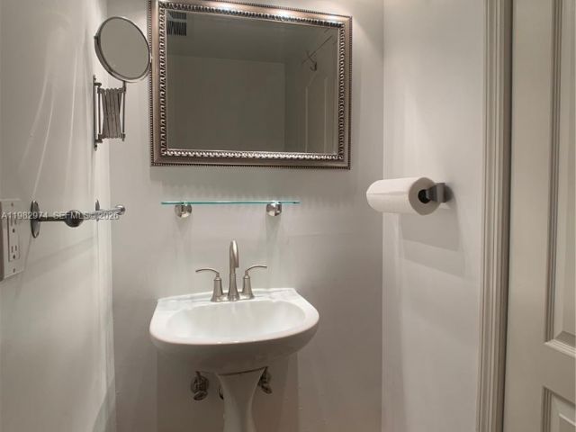 Home for rent at 1853 Jefferson Ave 5 - photo 7525474