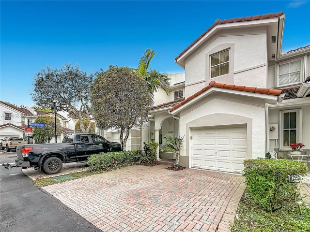 Home for rent at 4330 NW 114th Pl - photo 7484290