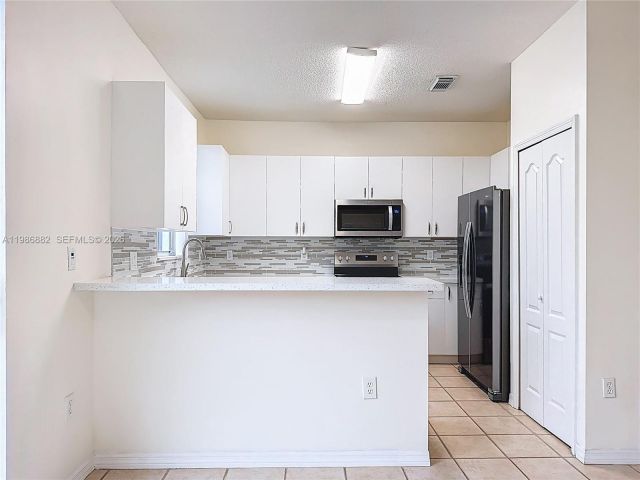 Home for rent at 4330 NW 114th Pl - photo 7484299