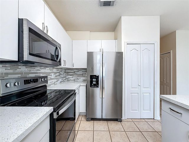 Home for rent at 4330 NW 114th Pl - photo 7484300