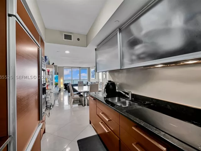 3-bedroom condo for sale in Hallandale Beach - 1800 S Ocean Drive 3908 - MondialRealty