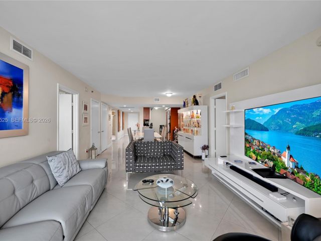 Apartment for sale  Unit #3908 - photo 7500328