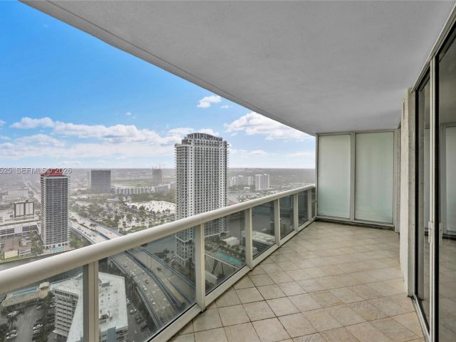 Apartment for sale  Unit #3908 - photo 7500333