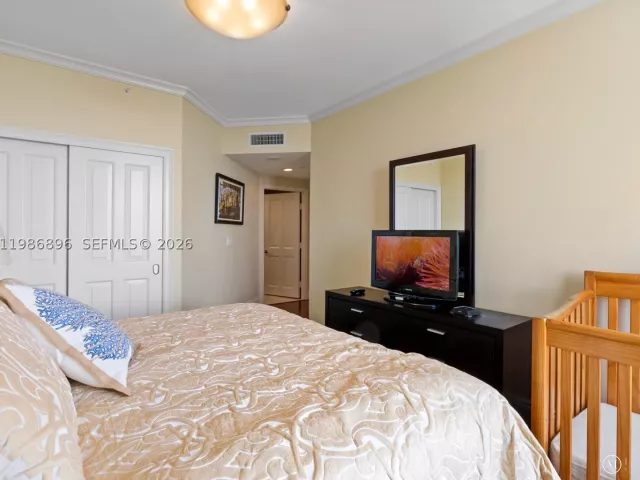 3-bedroom condo for rent in Sunny Isles Beach - 17875 Collins Ave 2903 - MondialRealty