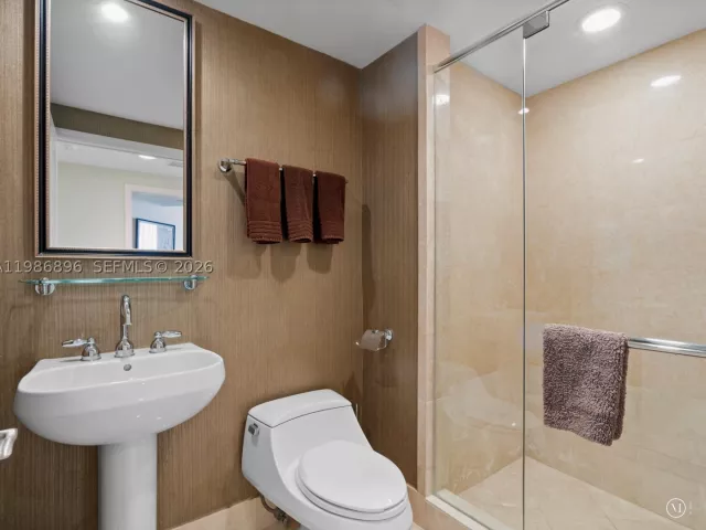 3-bedroom condo for rent in Sunny Isles Beach - 17875 Collins Ave 2903 - MondialRealty