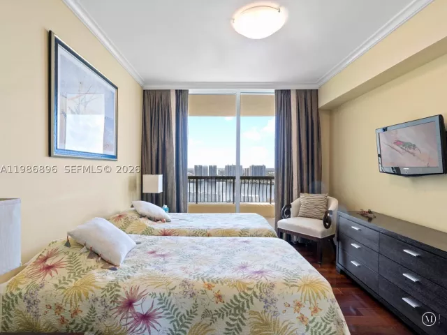3-bedroom condo for rent in Sunny Isles Beach - 17875 Collins Ave 2903 - MondialRealty