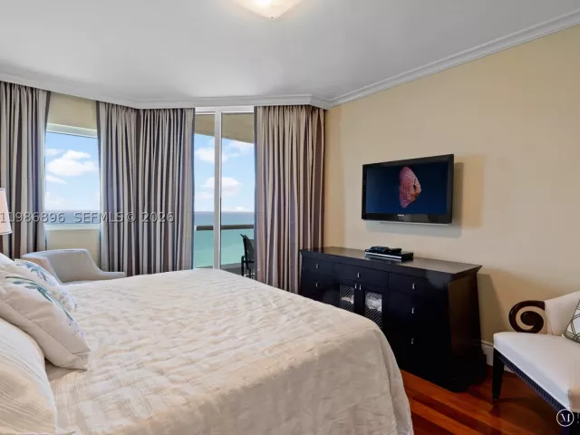 3-bedroom condo for rent in Sunny Isles Beach - 17875 Collins Ave 2903 - MondialRealty
