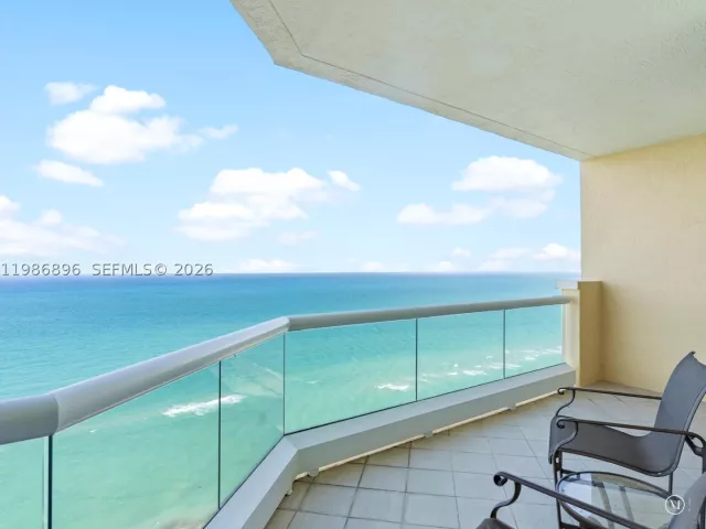 3-bedroom condo for rent in Sunny Isles Beach - 17875 Collins Ave 2903 - MondialRealty