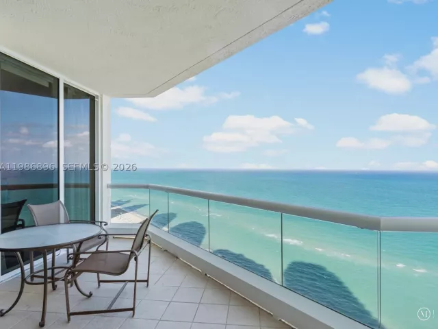 3-bedroom condo for rent in Sunny Isles Beach - 17875 Collins Ave 2903 - MondialRealty