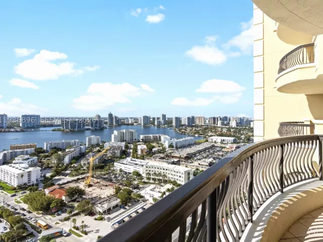 3-bedroom condo for rent in Sunny Isles Beach - 17875 Collins Ave 2903 - MondialRealty