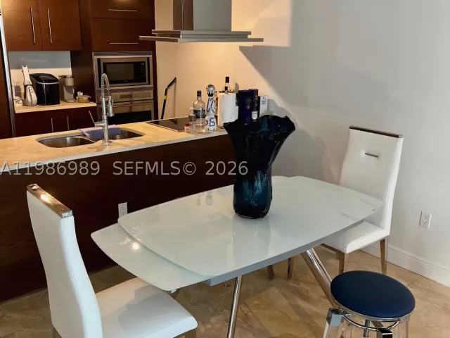 1-bedroom condo for sale in Miami - 495 Brickell Ave 2707 - MondialRealty