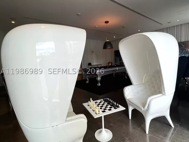 1-bedroom condo for sale in Miami - 495 Brickell Ave 2707 - MondialRealty