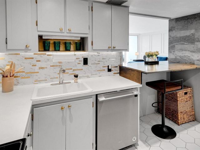 Apartment for sale  Unit #617 - photo 7525015