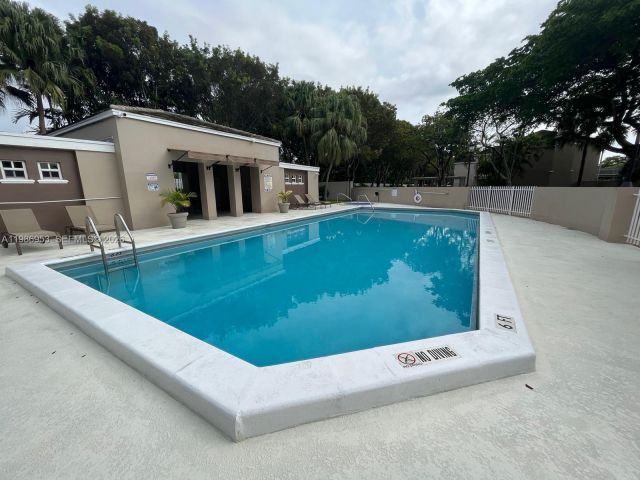 Home for rent at 5570 SW 70th Pl S 5570 - photo 7498999