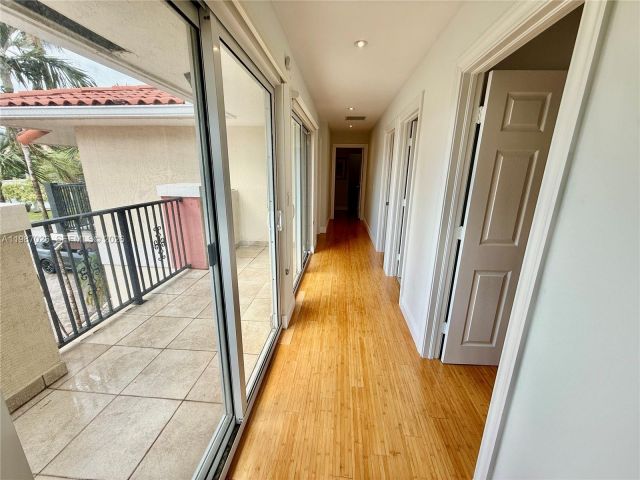 Home for rent at 211 189th Ter - photo 7502831