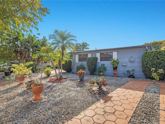 Home for sale at 12890 NE Miami Ct - photo 7504208