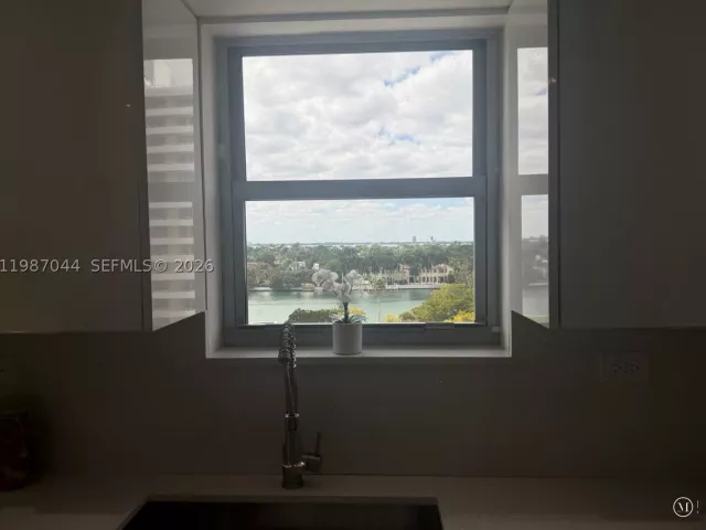 2-bedroom condo for rent in Miami Beach - 5555 Collins Ave 8R - MondialRealty