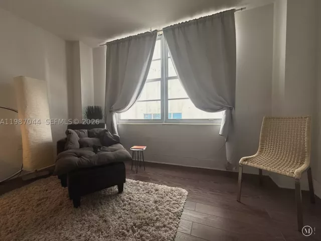 2-bedroom condo for rent in Miami Beach - 5555 Collins Ave 8R - MondialRealty