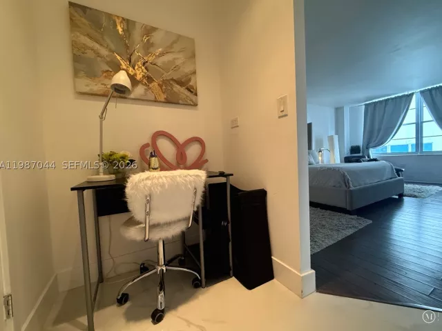 2-bedroom condo for rent in Miami Beach - 5555 Collins Ave 8R - MondialRealty