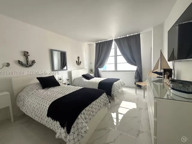 2-bedroom condo for rent in Miami Beach - 5555 Collins Ave 8R - MondialRealty
