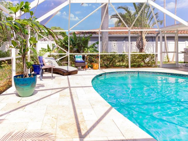 Home for rent at 809 SE 14th Dr - photo 7517237