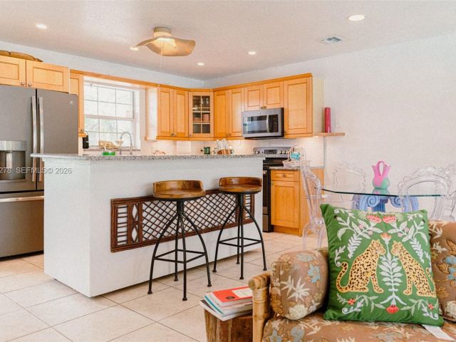 Home for rent at 809 SE 14th Dr - photo 7517240