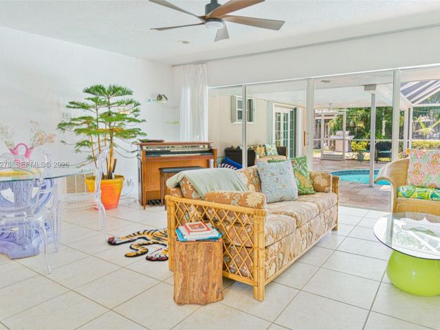 Home for rent at 809 SE 14th Dr - photo 7517244