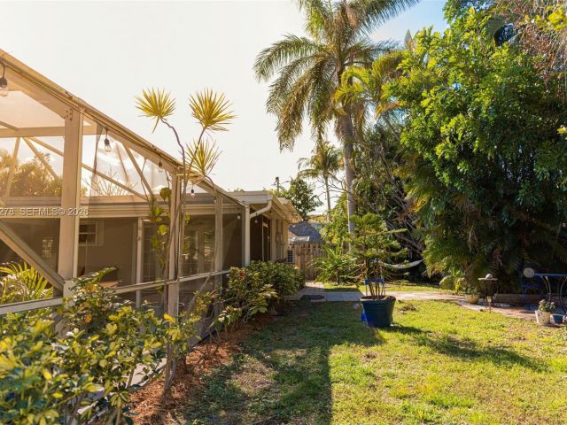 Home for rent at 809 SE 14th Dr - photo 7517246