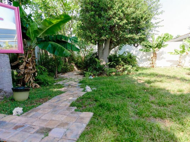 Home for rent at 809 SE 14th Dr - photo 7517248