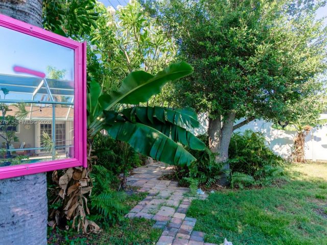 Home for rent at 809 SE 14th Dr - photo 7517249