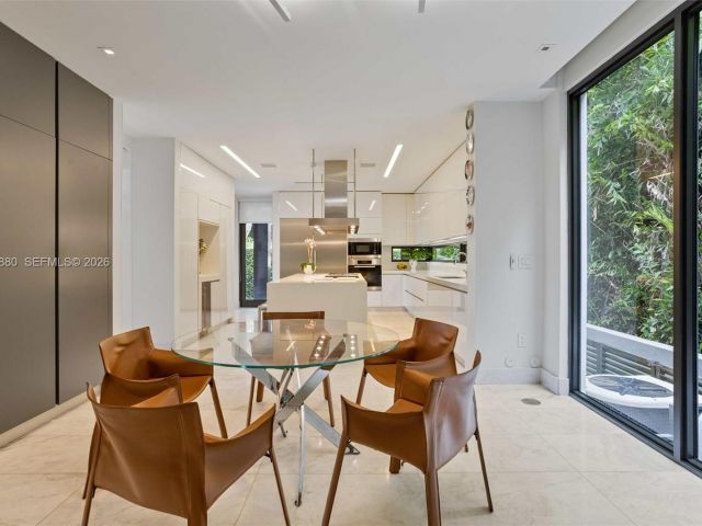 Home for sale at 610 Harbor Cir - photo 7524447