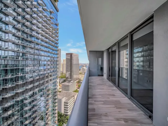 3-bedroom condo for sale in Miami - 801 S Miami Ave 2909 - MondialRealty