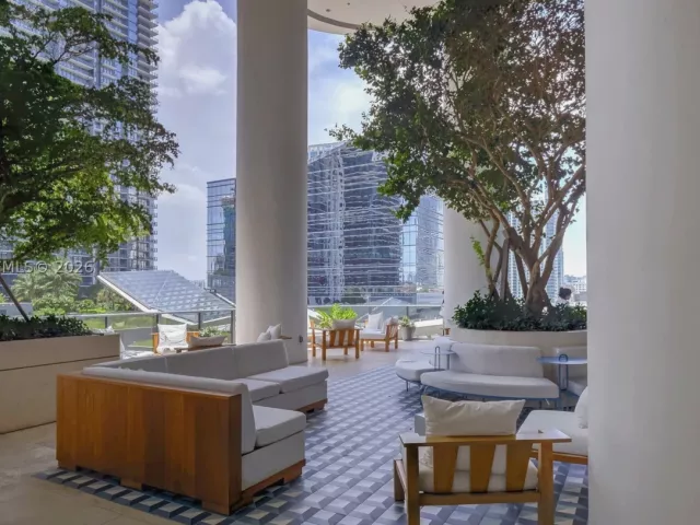 3-bedroom condo for sale in Miami - 801 S Miami Ave 2909 - MondialRealty