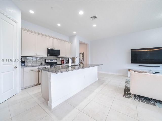 Home for rent at 11674 SW 13th Ln 1674 - photo 7513788