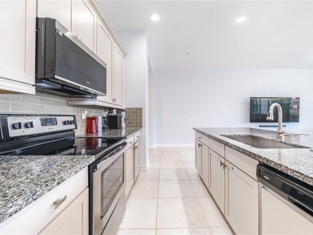 Home for rent at 11674 SW 13th Ln 1674 - photo 7513790