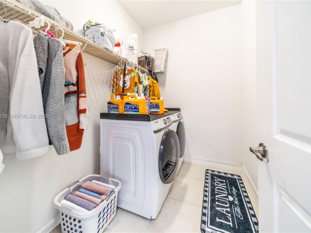 Home for rent at 11674 SW 13th Ln 1674 - photo 7513798