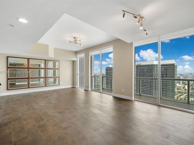 Apartment for rent  Unit #UPH-4904 - photo 7513418