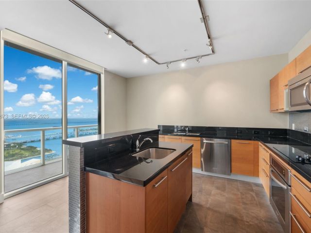 Apartment for rent  Unit #UPH-4904 - photo 7513420