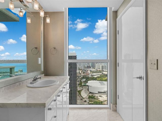 Apartment for rent  Unit #UPH-4904 - photo 7513429