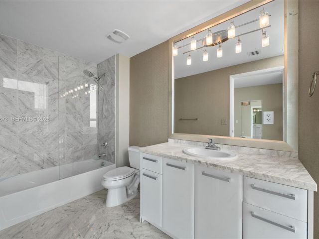 Apartment for rent  Unit #UPH-4904 - photo 7513432