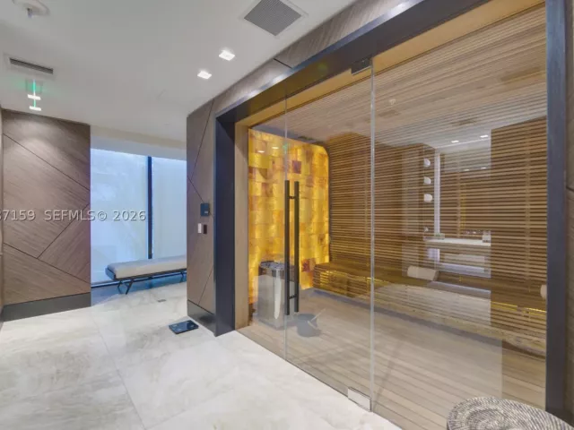 6-bedroom condo for sale in Sunny Isles Beach - 17141 Collins Ave 4501/4601 - MondialRealty