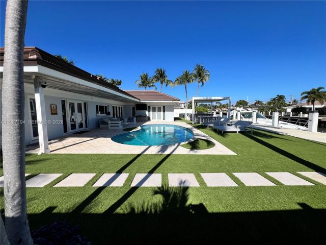 Home for rent at 5510 Bayview Dr - photo 7513847