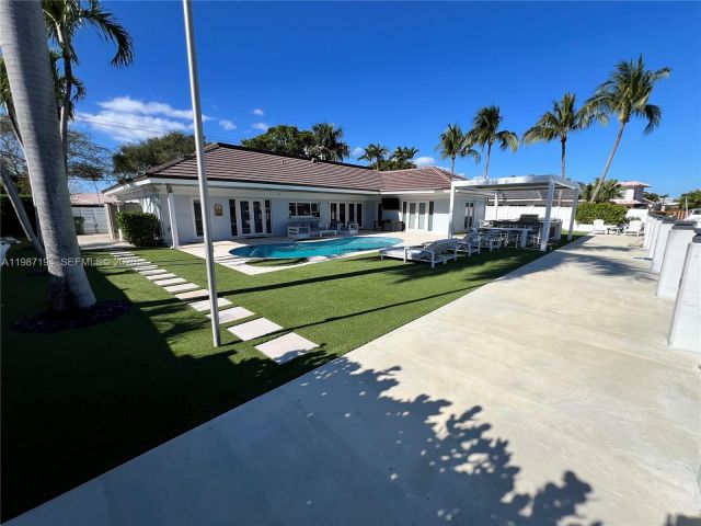 Home for rent at 5510 Bayview Dr - photo 7513848