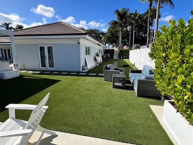 Home for rent at 5510 Bayview Dr - photo 7513853