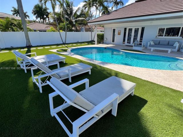 Home for rent at 5510 Bayview Dr - photo 7513856